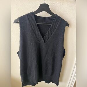 Sleeveless sweater size L